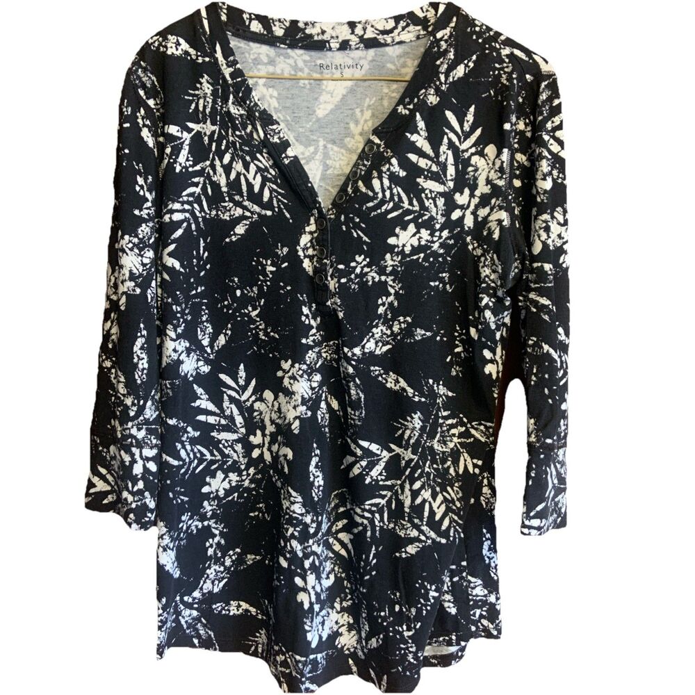 Women's Henley Top Relativity Black White Floral Stretch Size S Loose Fit